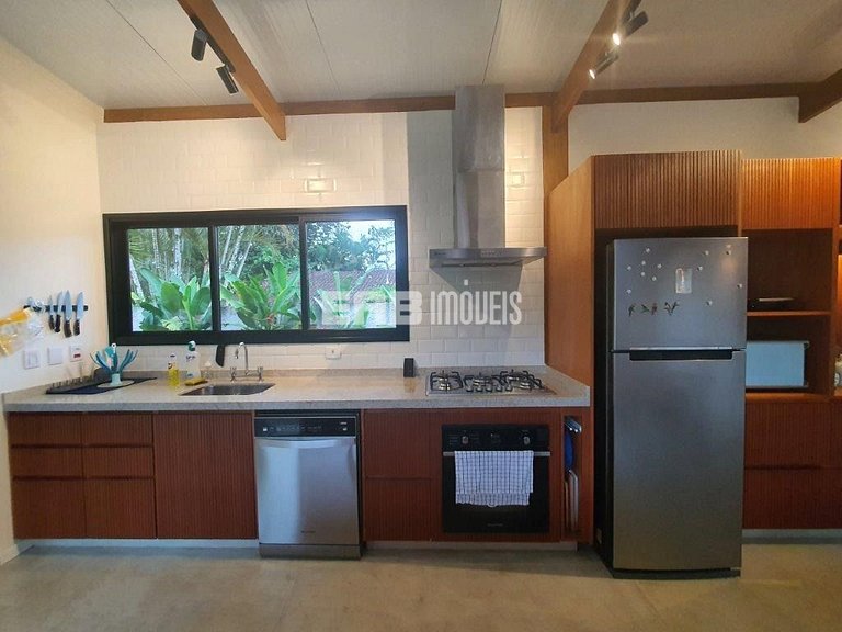 Casa moderna a 180m da praia de Itamambuca, Ubatuba