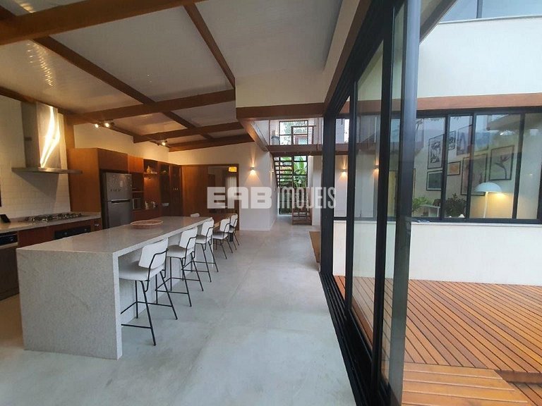 Casa moderna a 180m da praia de Itamambuca, Ubatuba