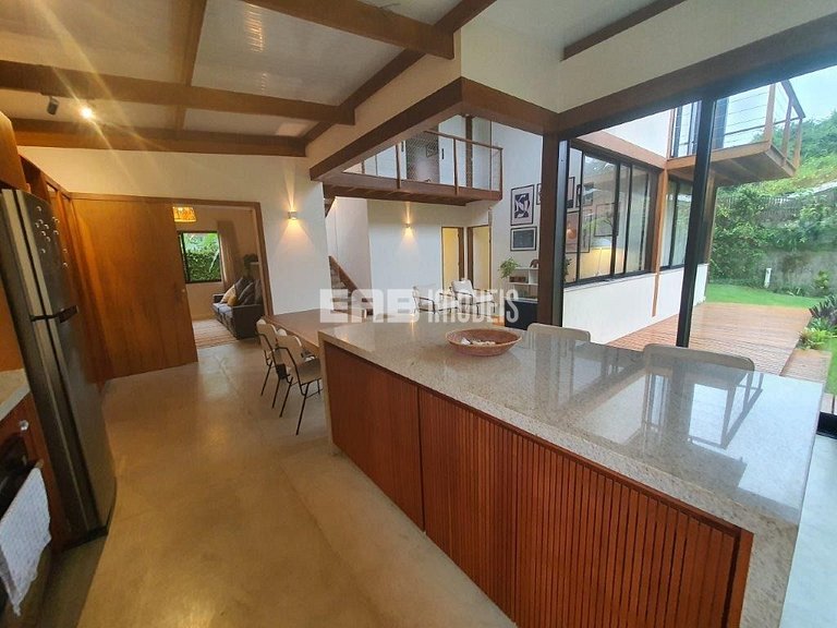 Casa moderna a 180m da praia de Itamambuca, Ubatuba
