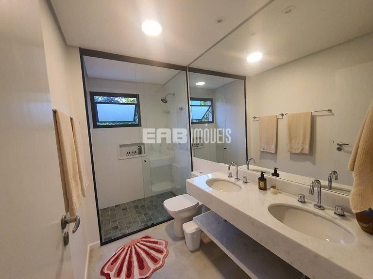 Casa moderna a 180m da praia de Itamambuca, Ubatuba