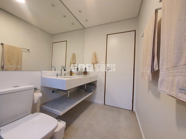 Casa moderna a 180m da praia de Itamambuca, Ubatuba