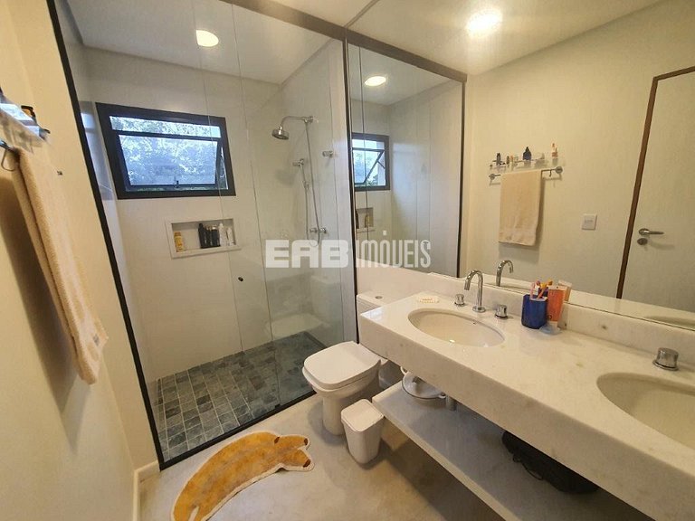 Casa moderna a 180m da praia de Itamambuca, Ubatuba