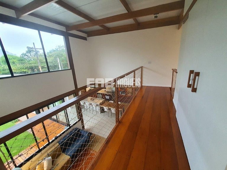 Casa moderna a 180m da praia de Itamambuca, Ubatuba