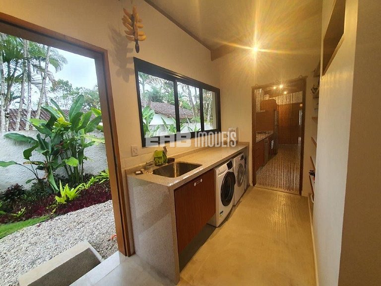 Casa moderna a 180m da praia de Itamambuca, Ubatuba