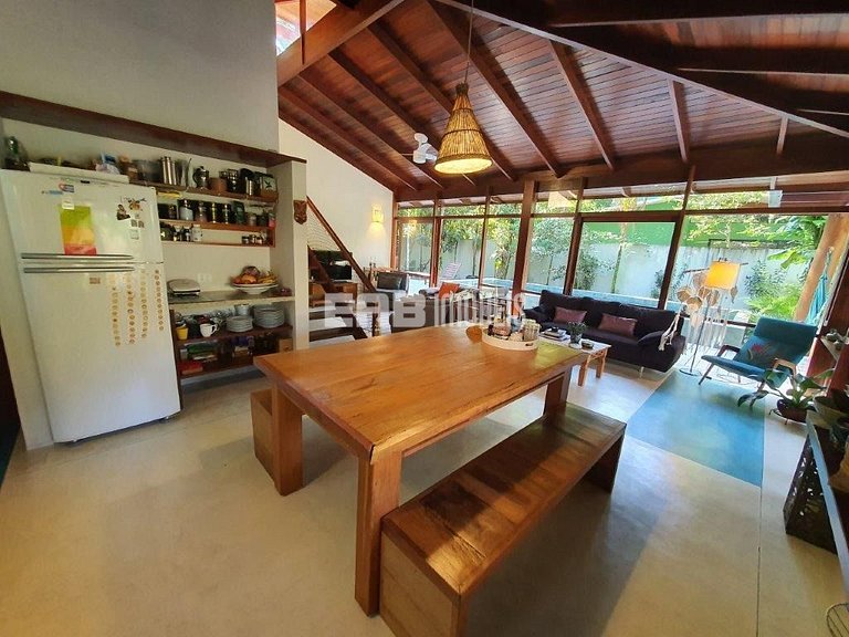 Casa em Itamambuca, com piscina e sauna seca