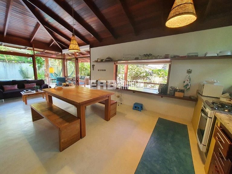 Casa em Itamambuca, com piscina e sauna seca