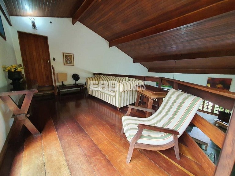 Linda casa com piscina e capacidade para acomodar 18 pessoas