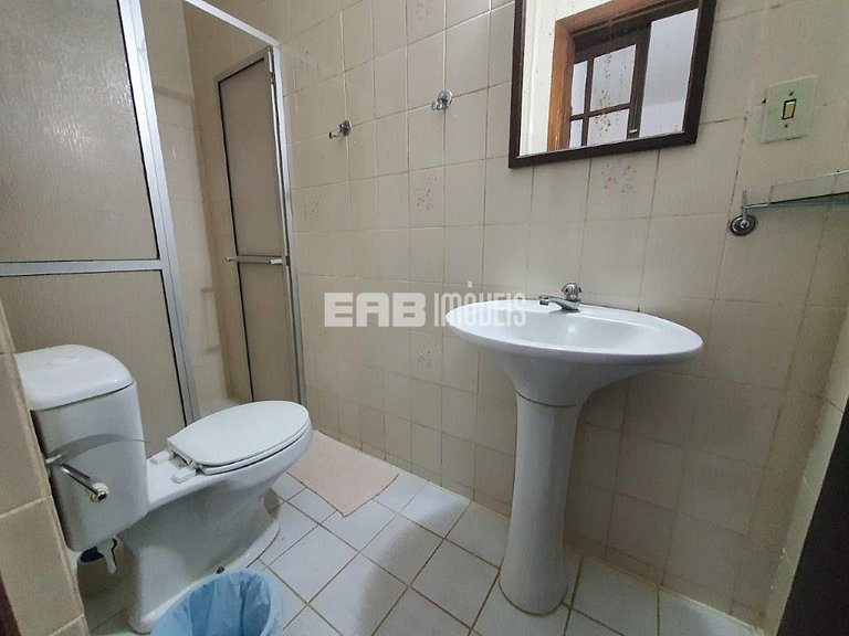 Linda casa com piscina e capacidade para acomodar 18 pessoas