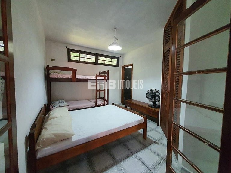 Linda casa com piscina e capacidade para acomodar 18 pessoas