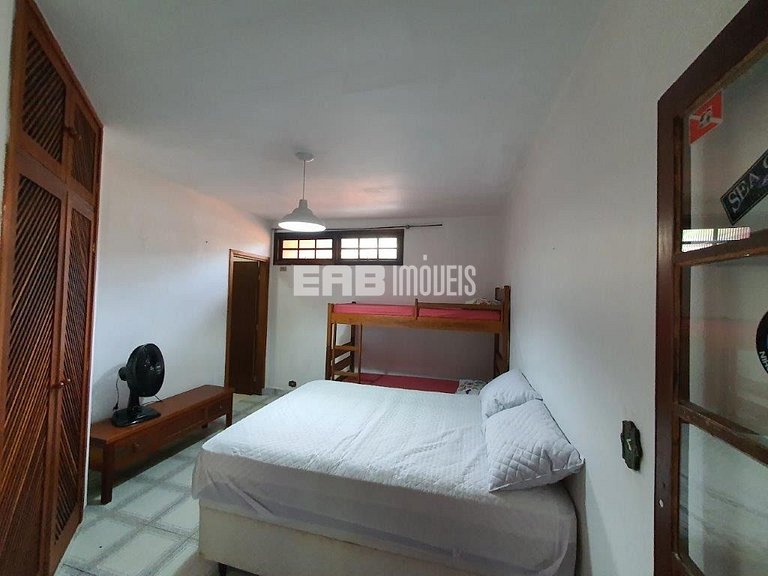 Linda casa com piscina e capacidade para acomodar 18 pessoas
