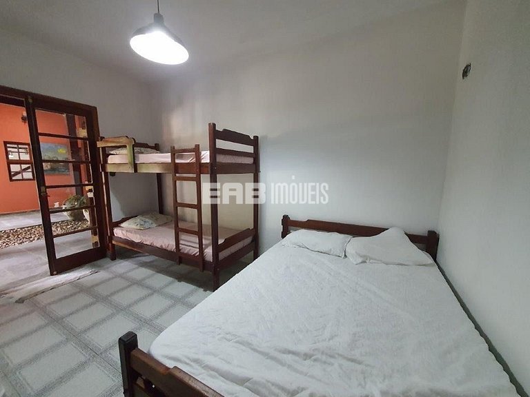 Linda casa com piscina e capacidade para acomodar 18 pessoas