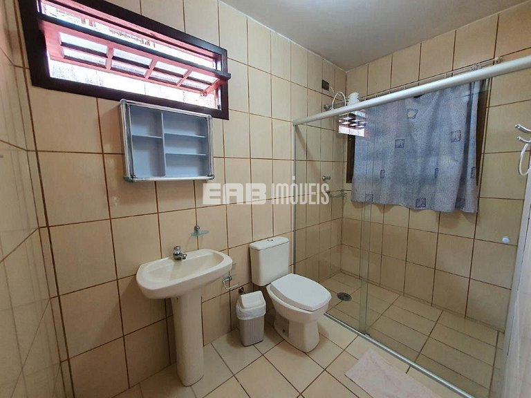 Linda casa com piscina e capacidade para acomodar 18 pessoas