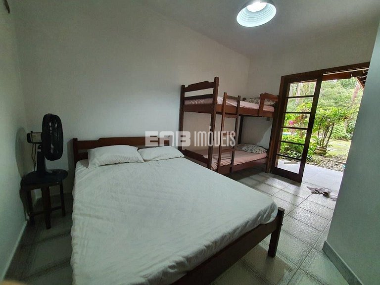 Linda casa com piscina e capacidade para acomodar 18 pessoas