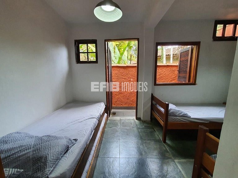 Linda casa com piscina e capacidade para acomodar 18 pessoas