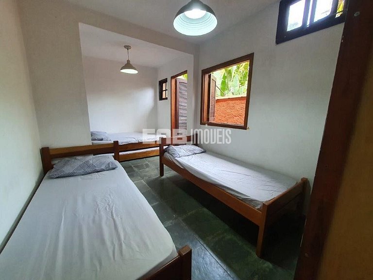 Linda casa com piscina e capacidade para acomodar 18 pessoas