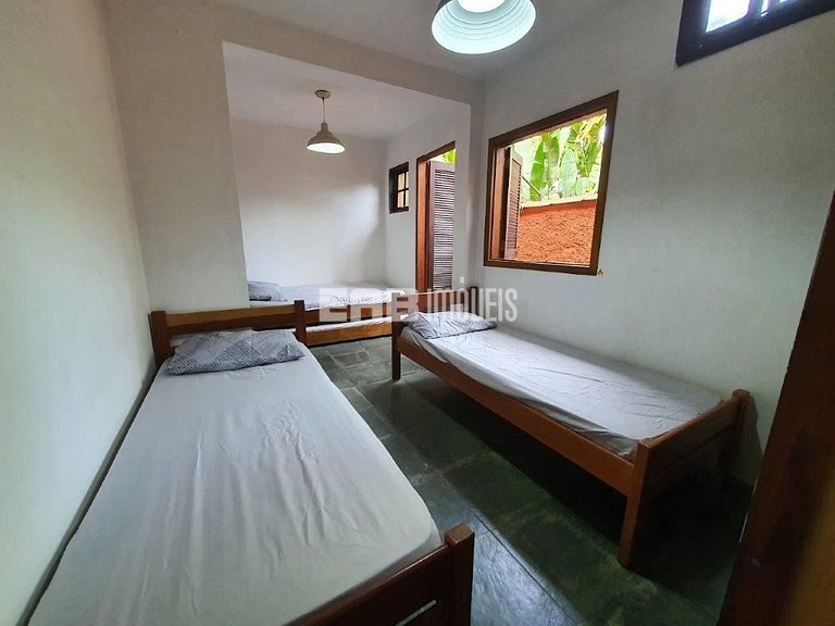 Linda casa com piscina e capacidade para acomodar 18 pessoas