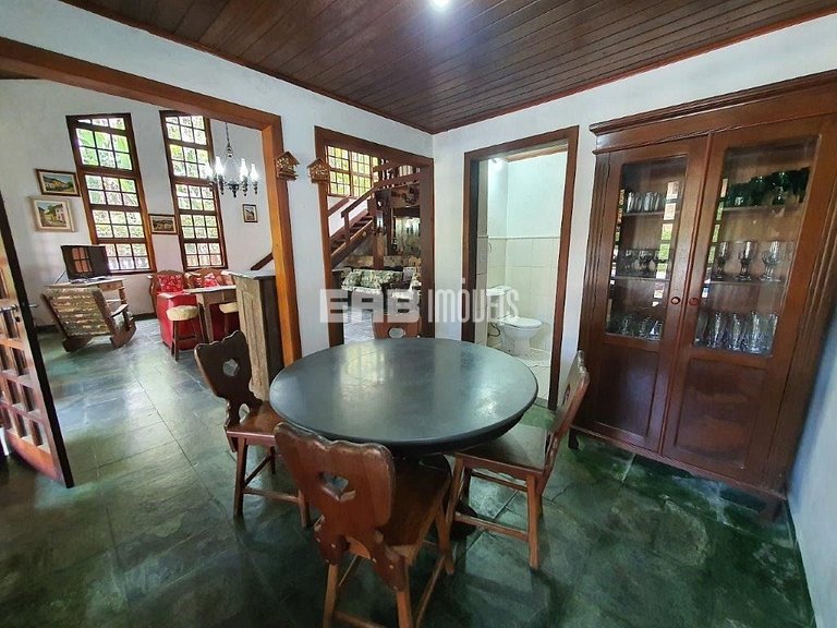 Linda casa com piscina e capacidade para acomodar 18 pessoas