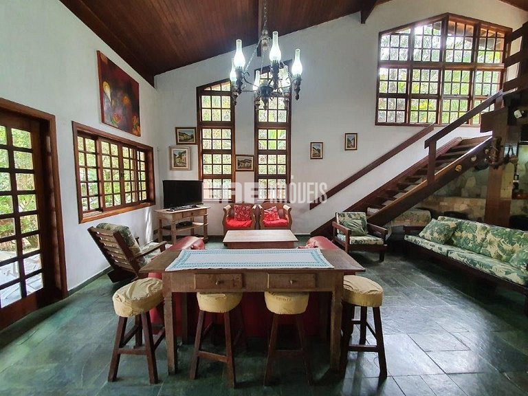 Linda casa com piscina e capacidade para acomodar 18 pessoas