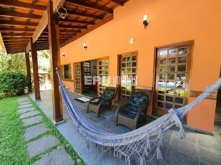 Linda casa com piscina e capacidade para acomodar 18 pessoas