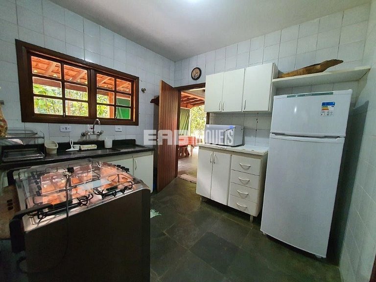 Linda casa com piscina e capacidade para acomodar 18 pessoas