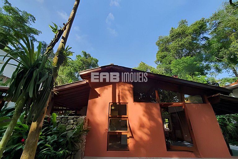 Casa para locação de temporada em Itamambuca. Acomoda até 9