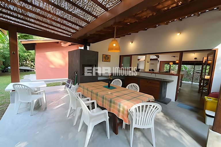 Casa para locação de temporada em Itamambuca. Acomoda até 9