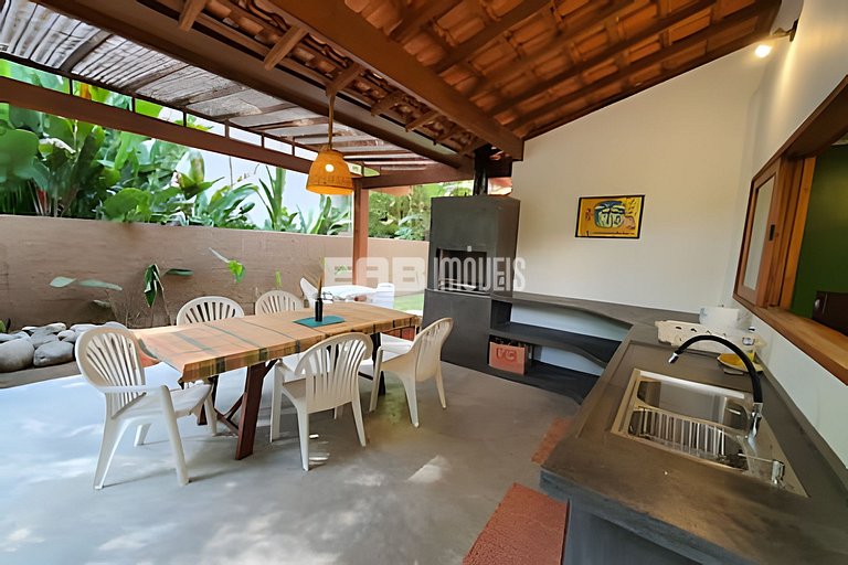 Casa para locação de temporada em Itamambuca. Acomoda até 9