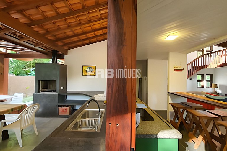 Casa para locação de temporada em Itamambuca. Acomoda até 9