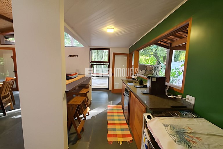 Casa para locação de temporada em Itamambuca. Acomoda até 9