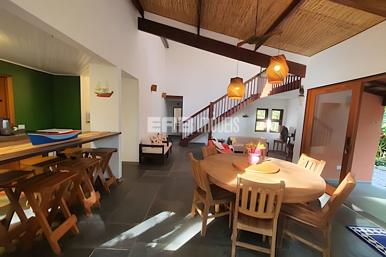 Casa para locação de temporada em Itamambuca. Acomoda até 9