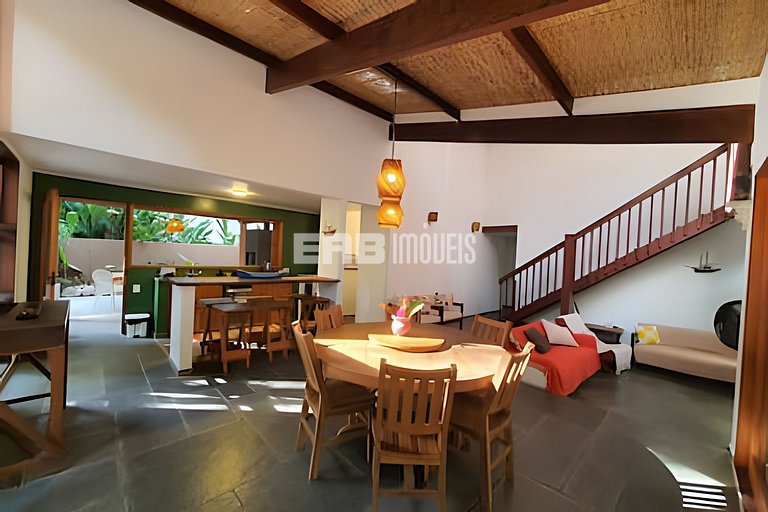 Casa para locação de temporada em Itamambuca. Acomoda até 9