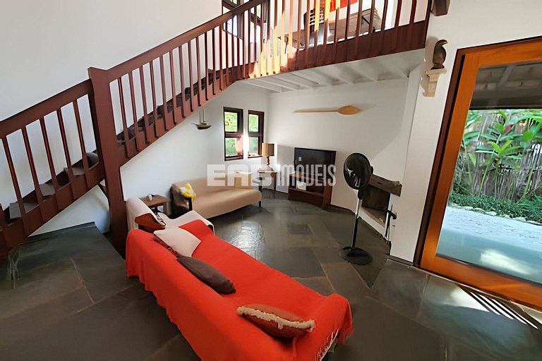 Casa para locação de temporada em Itamambuca. Acomoda até 9