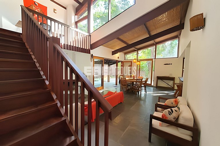 Casa para locação de temporada em Itamambuca. Acomoda até 9