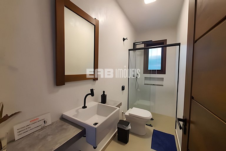 Casa para locação de temporada em Itamambuca. Acomoda até 9