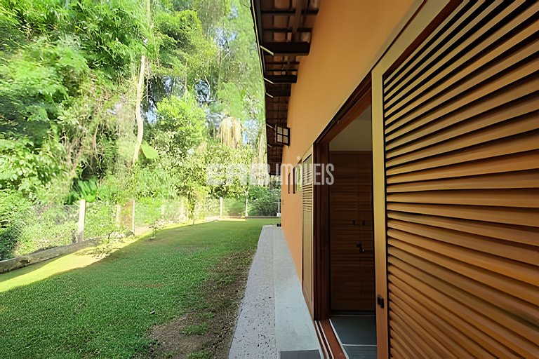 Casa para locação de temporada em Itamambuca. Acomoda até 9