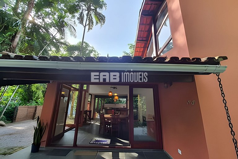 Casa para locação de temporada em Itamambuca. Acomoda até 9