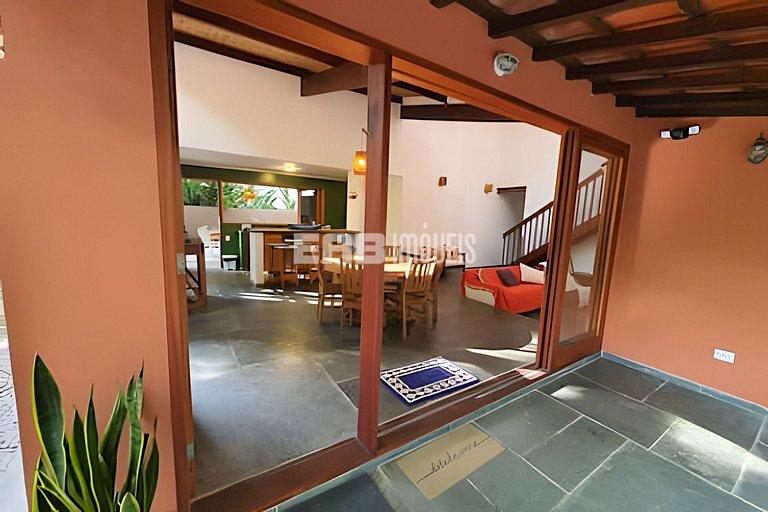 Casa para locação de temporada em Itamambuca. Acomoda até 9