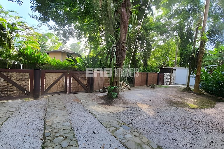 Casa para locação de temporada em Itamambuca. Acomoda até 9