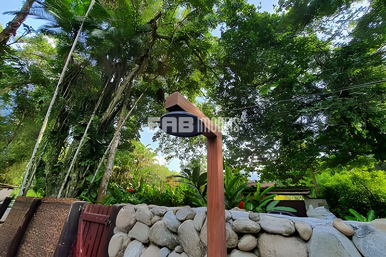 Casa para locação de temporada em Itamambuca. Acomoda até 9