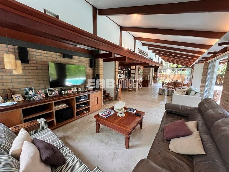 Casa em Itamambuca, com piscina, a apenas 60m da praia