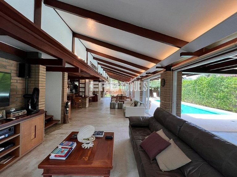 Casa em Itamambuca, com piscina, a apenas 60m da praia