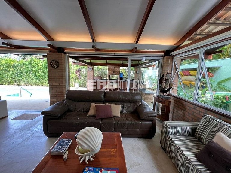 Casa em Itamambuca, com piscina, a apenas 60m da praia