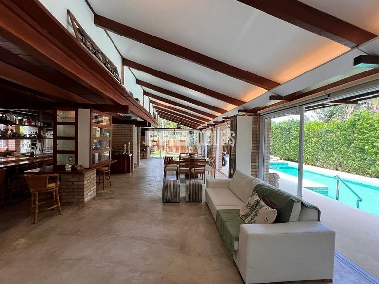 Casa em Itamambuca, com piscina, a apenas 60m da praia