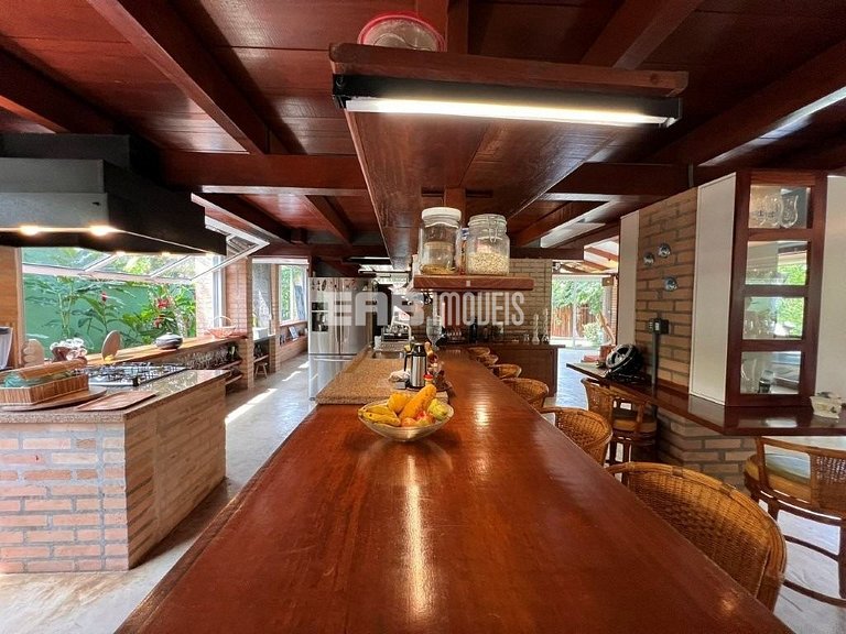 Casa em Itamambuca, com piscina, a apenas 60m da praia