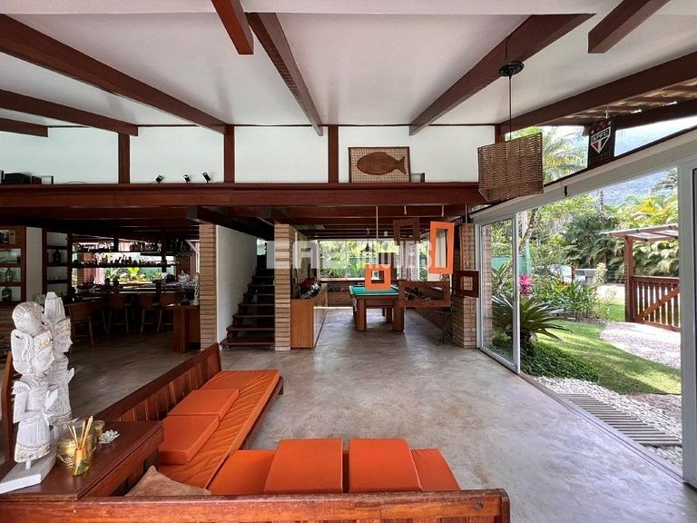 Casa em Itamambuca, com piscina, a apenas 60m da praia