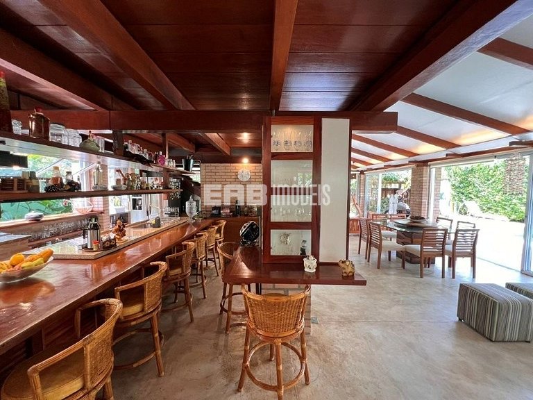 Casa em Itamambuca, com piscina, a apenas 60m da praia