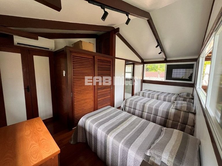 Casa em Itamambuca, com piscina, a apenas 60m da praia