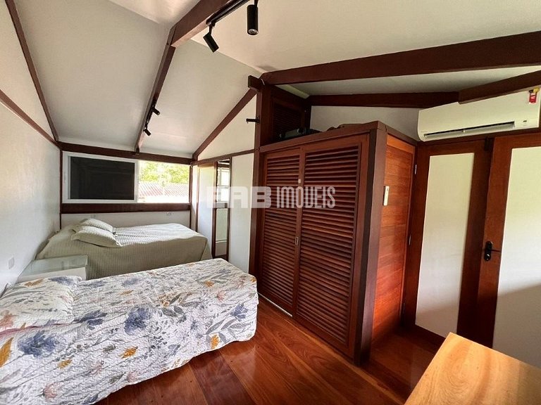 Casa em Itamambuca, com piscina, a apenas 60m da praia