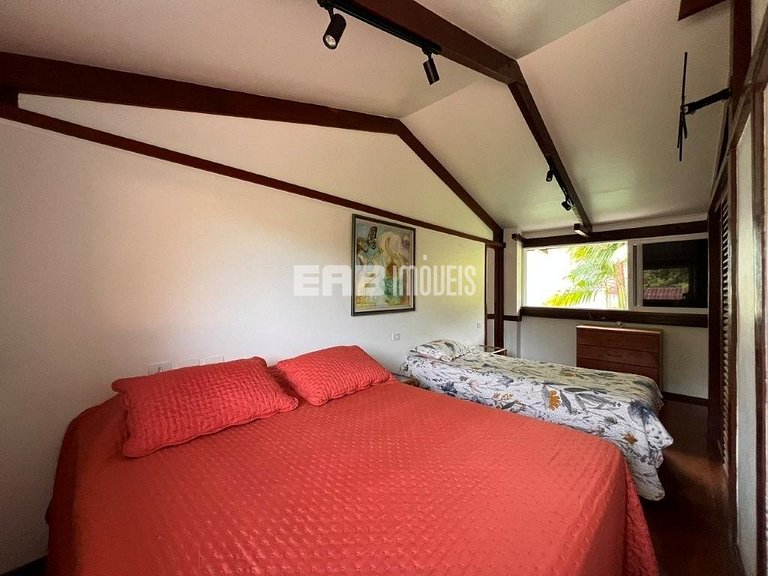 Casa em Itamambuca, com piscina, a apenas 60m da praia