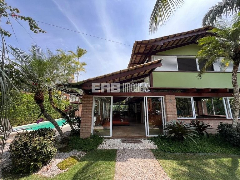 Casa em Itamambuca, com piscina, a apenas 60m da praia